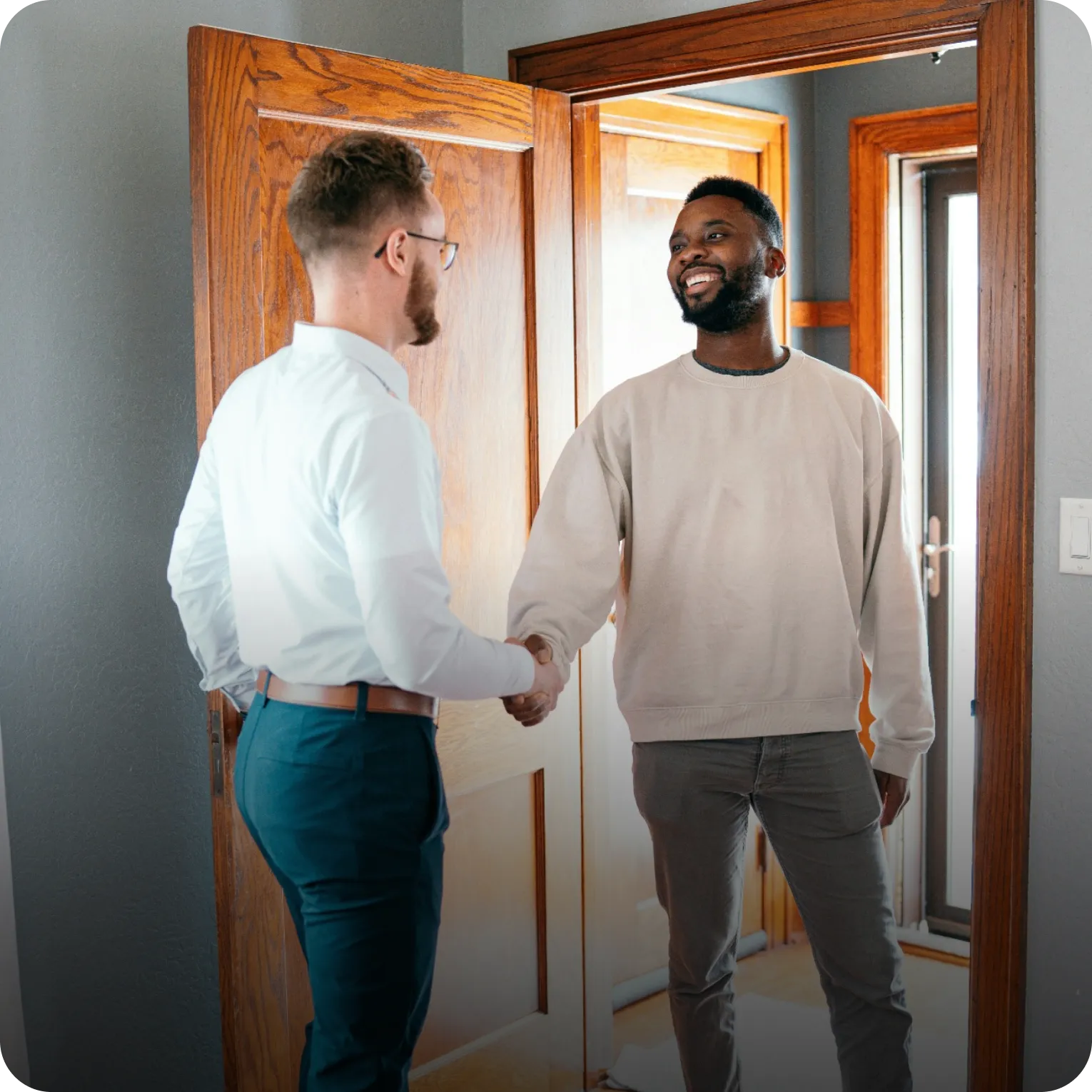 A marketplace buyer and seller meeting in person after connecting by phone through Callr